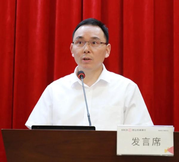 ▲ 新聘任行长高其冬发言 ▲ 新聘任行长高其冬发言